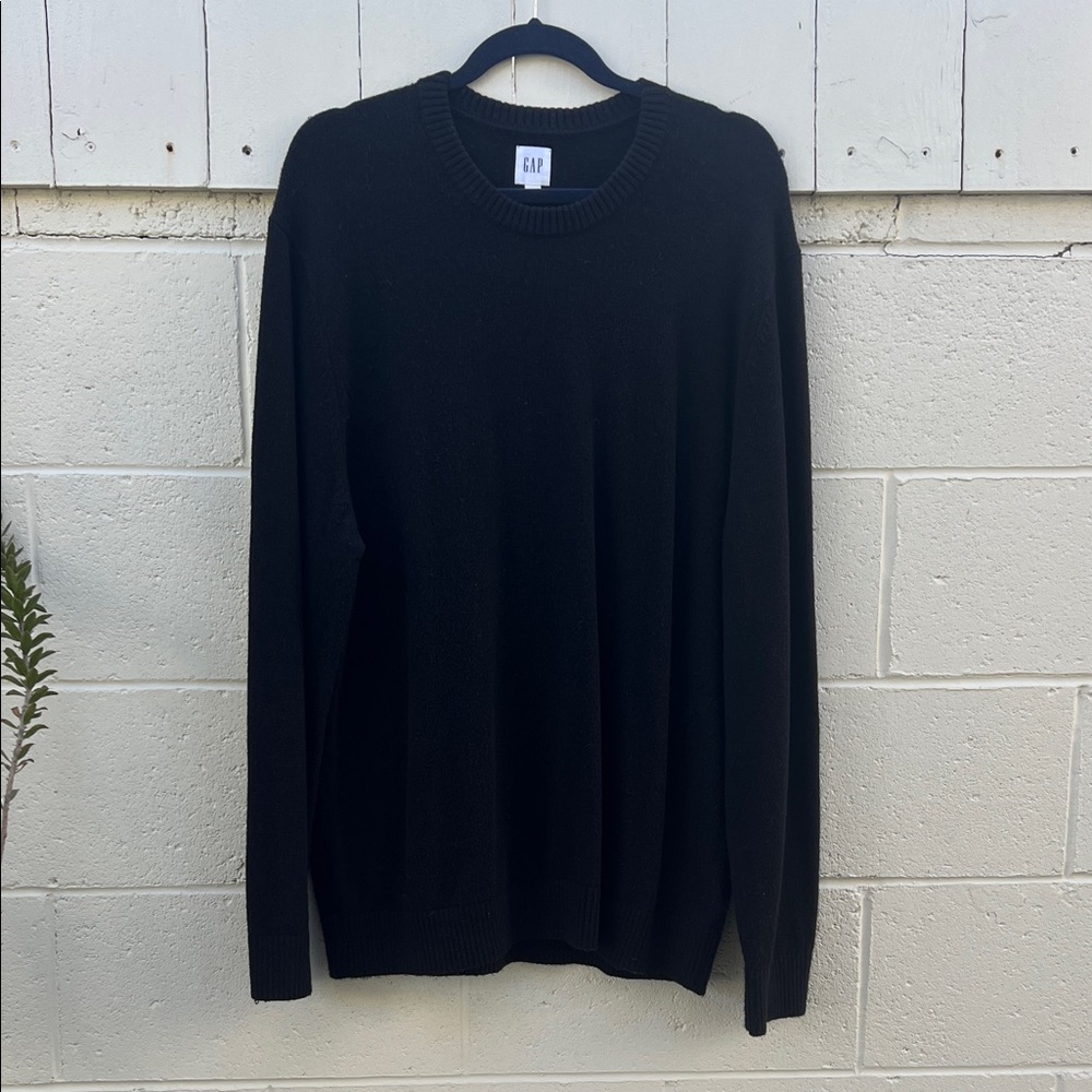 GAP Men's Classic Black Crewneck Sweater